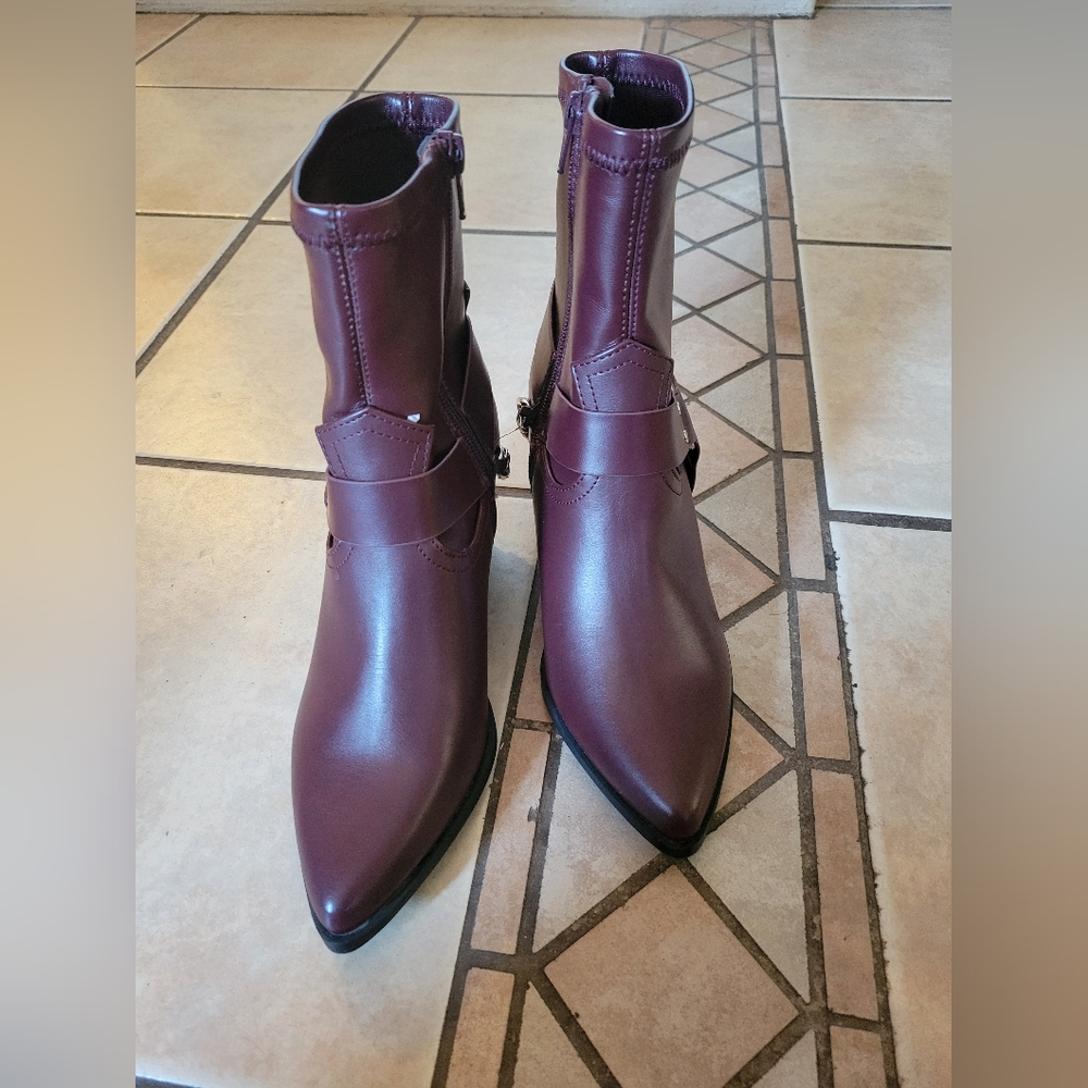 Dolce Vita Keeler Burgundy Ankle Boots - Picture 2 of 5